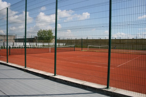 Спортивное ограждение из сетки – ограждение спортплощадки, ограждение теннисного корта