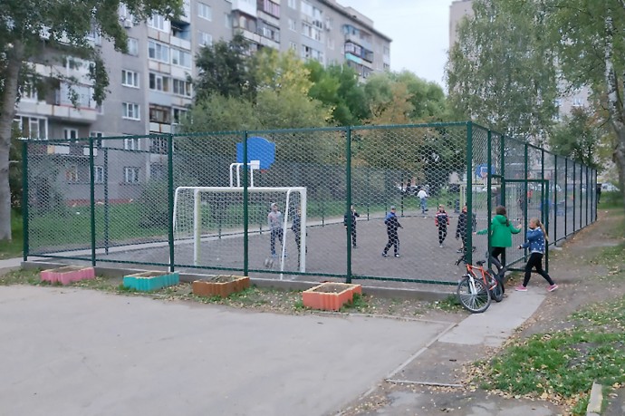 Ограждение спортплощадки дворовой 2019. Череповец, ул. Архангельская