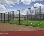 Ограждение школьного стадиона из сварной 2д-сетки для Школа 10 в Череповце 
